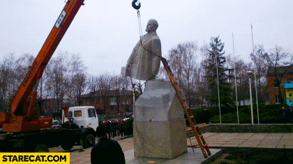 Lenin sculpture deconstruction fail head cut off gif animation